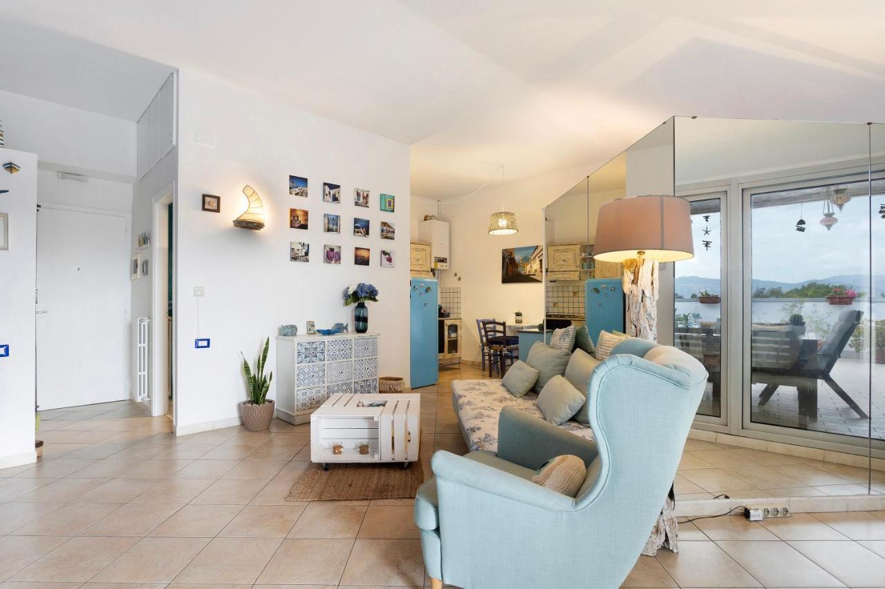 Attico Con Terrazza A Viareggio Apartment Екстериор снимка